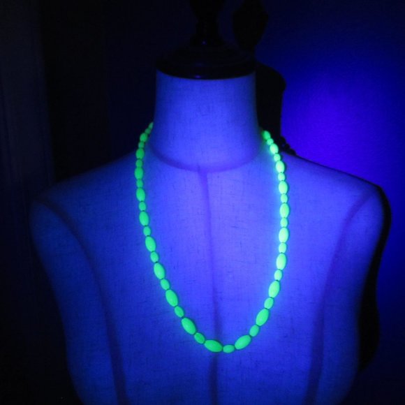 Uranium Glass bead Necklace - Picture 11 of 11